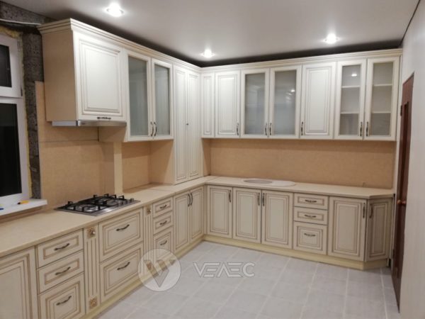 Кухня классическая эмаль с патиной